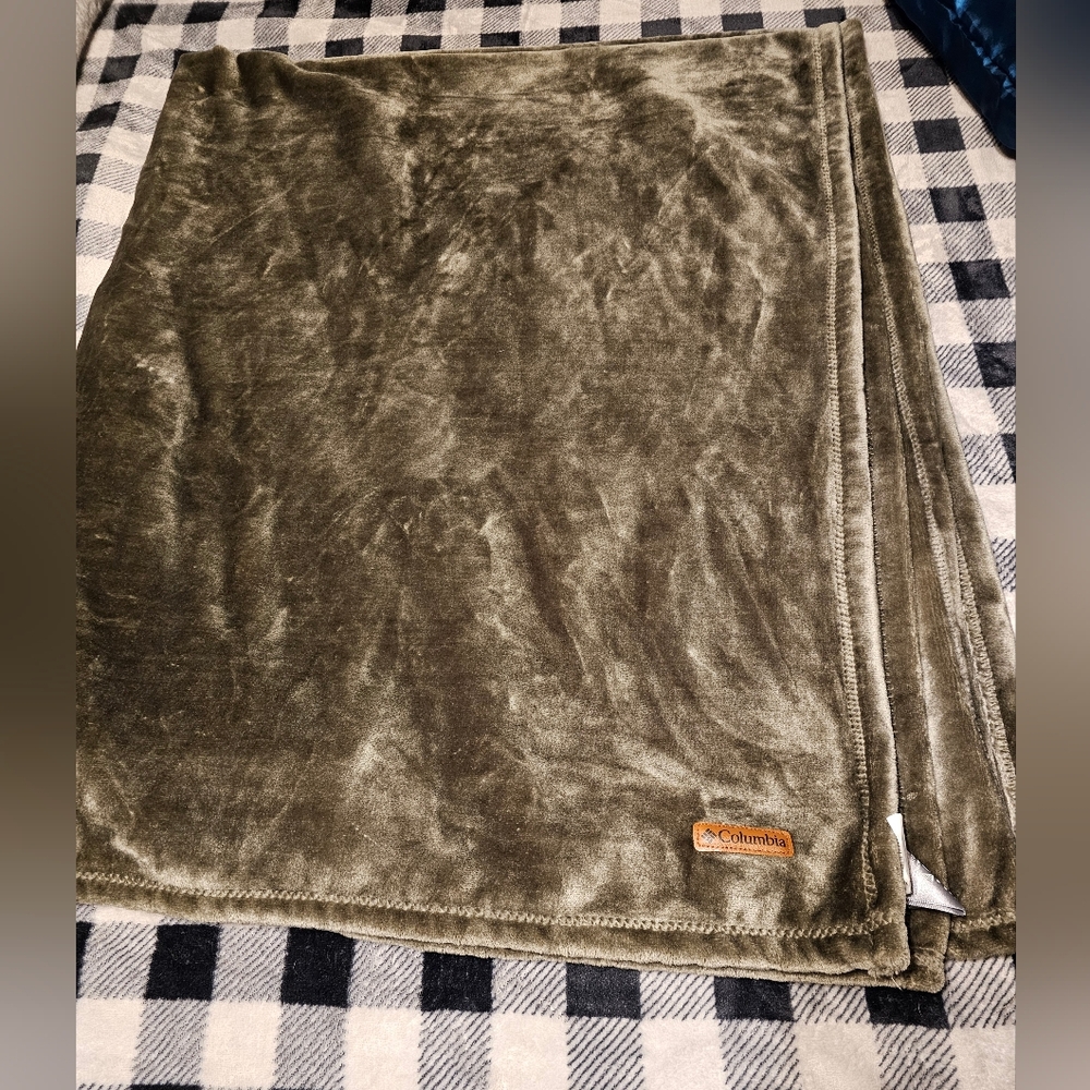 50 x60 olive green Columbia throw blanket